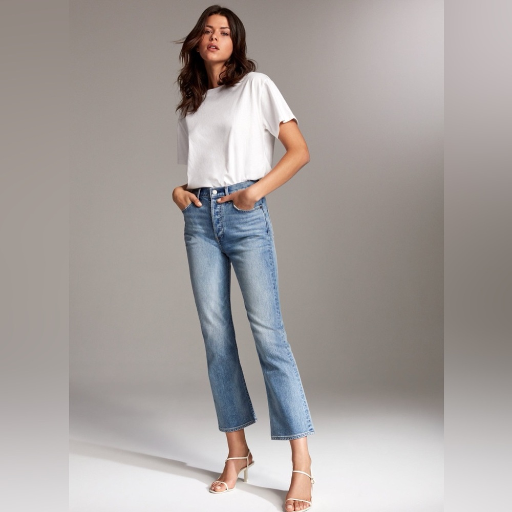 Aritzia Denim Forum The Bailey‎ High Rise Crop Flare blue jeans, size 25